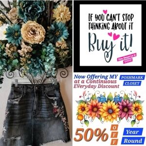 Abercrombie & Fitch Charcoal Denim Floral Mini skirt. Size 26